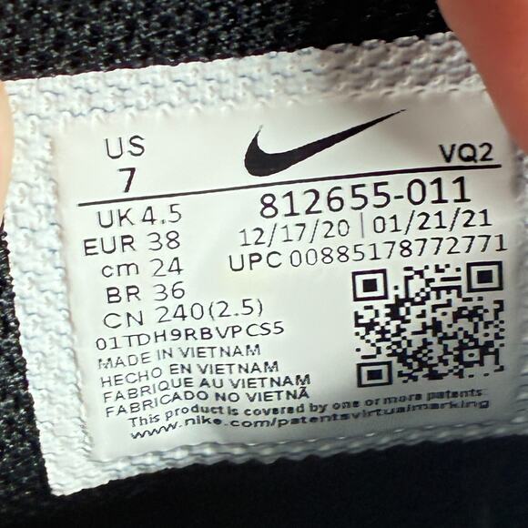 Nike Tanjun Black White Athletic Lace Up Running Shoe 812655-011 Women's Size 7 - Picture 10 of 11